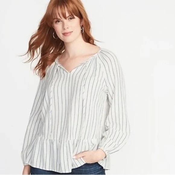 Old Navy Tops - Old Navy White Crepe Peplum Hem Swing Blouse Puff Sleeves XXL